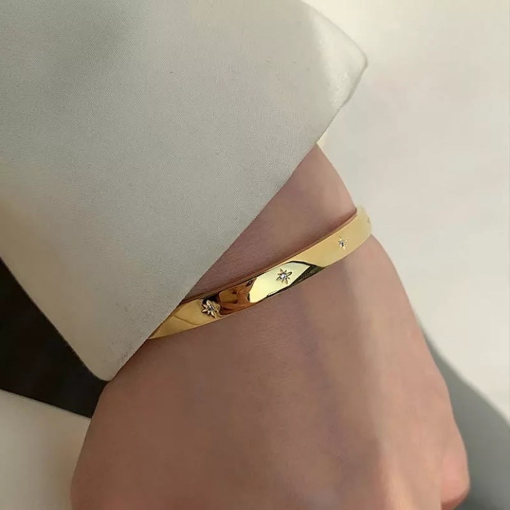 New 18k gold plated bracelet - Picture 3 of 4